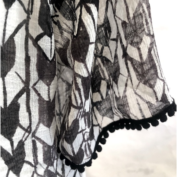 Two by Vince Camuto Black White Split Neck Semi Sheer Pom Pom Blouse Top Small - Picture 4 of 10